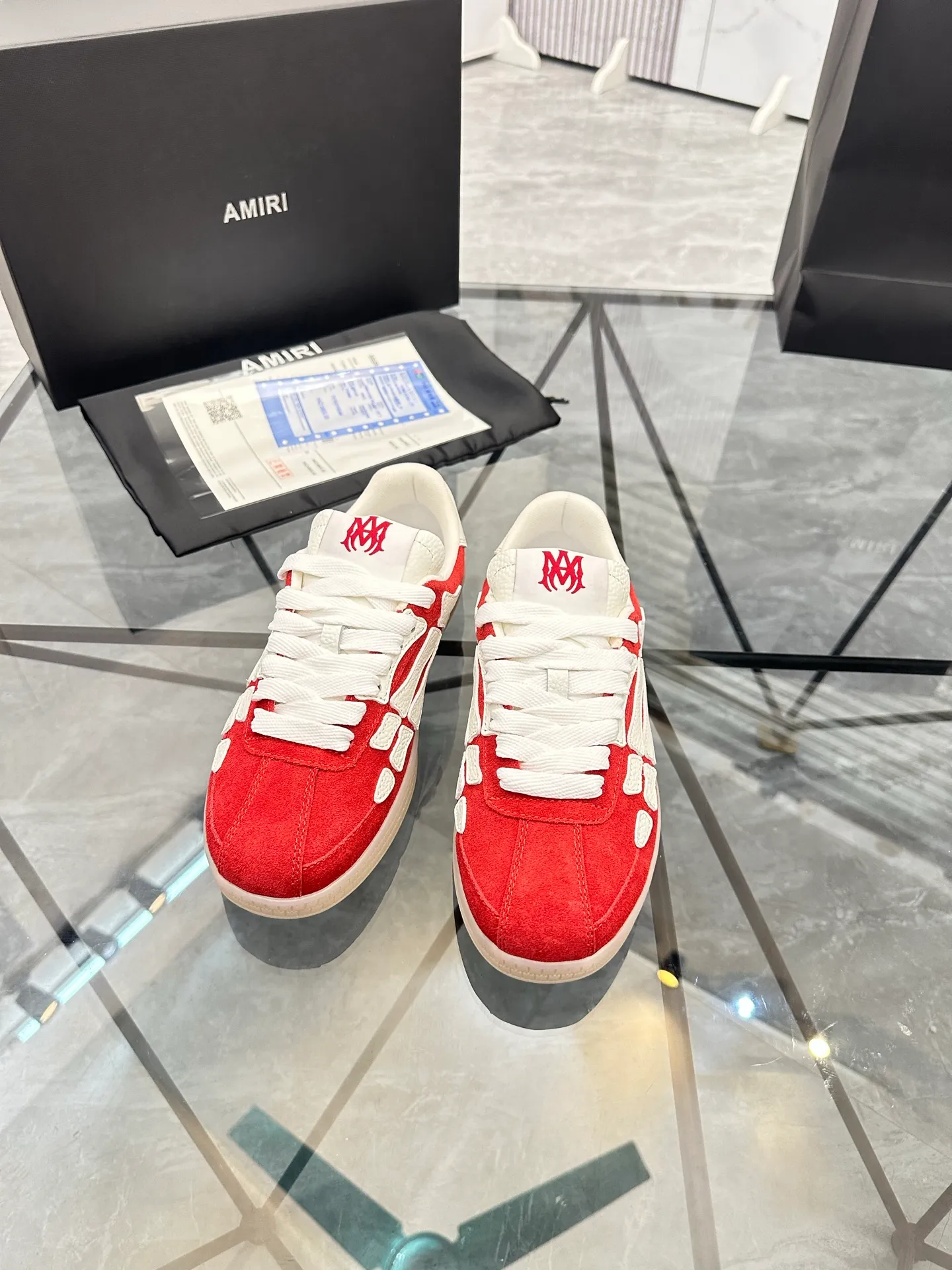 Men's shoes: 💰P600¥ Top quality in Guangzhou Product trademark: AMIRI* "Amir*" low-top casual shoes Regular size: 39-44 (can be customized to 45) Product material: Upper imported first-layer cowhide spliced ​​nubuck leather, breathable lining, original outsole. Number: 525